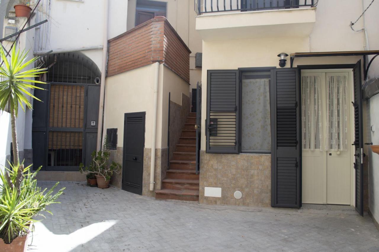 Bed And Breakfast La Volpe Rossa Regalbuto Exterior foto